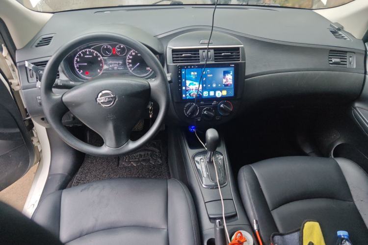 Used Nissan Tiida 2014 1.6L CVT Comfort Model Center Console