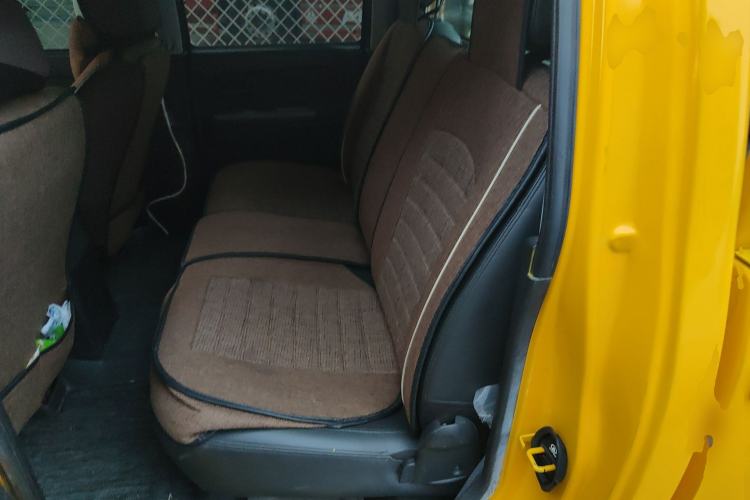 Used Great Wall Wingle 5 2016 2.8T Two-Wheel-Drive Entry-Level GW2.8TC Big Double-Cab GW2.8TC Left Rear Seat