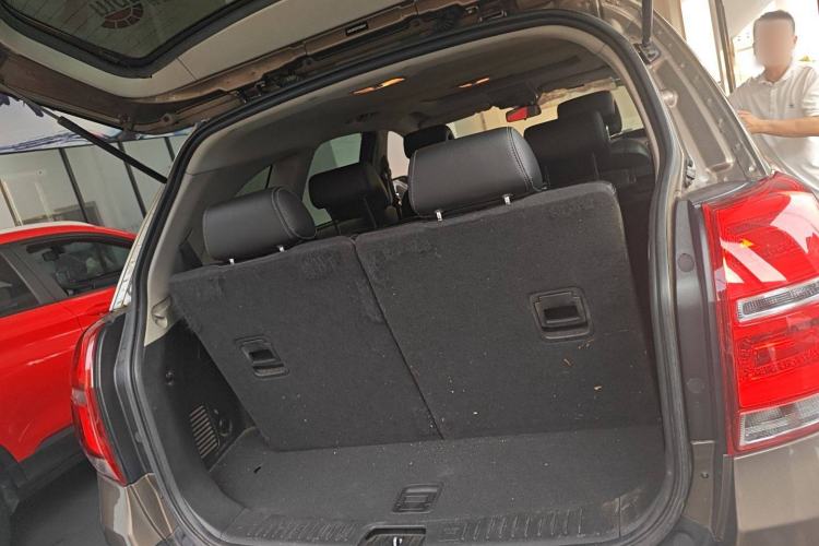 Used Chevrolet Captiva 2015 2.4L 4x4 Flagship Edition 7-Seater
