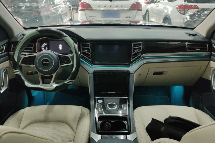 Used Zotye Domy X7 2017 Upgraded Edition 2.0T DCT Huangshan Model 7 Seats Center Console