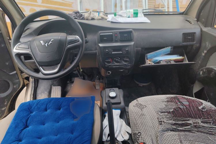 Used Wuling Rongguang EV 2020 Basic Version 7-Seater 300 km Center Console