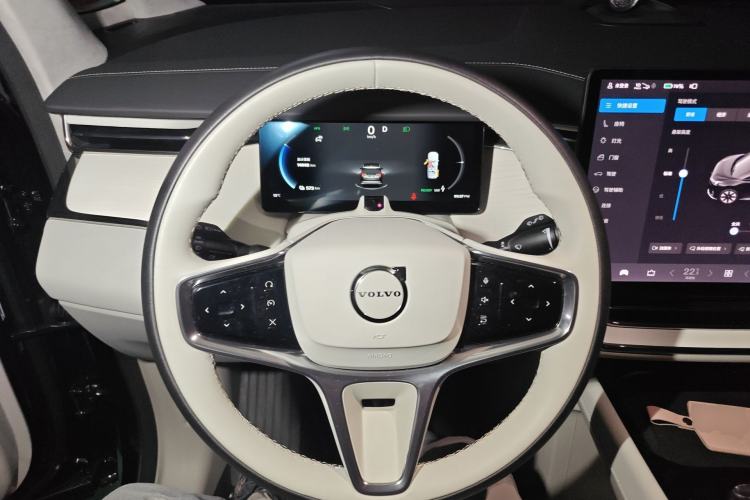 Used Volvo EM90 2025 Ultra Six-Seater Steering Wheel