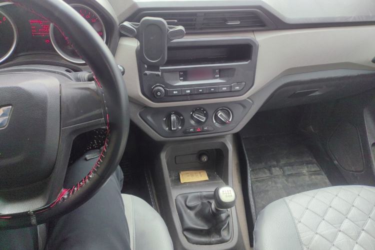 Used Wuling Hongguang 2019 1.5L S Standard Version China VI LAR
