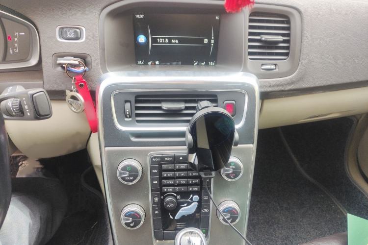 Used Volvo S60 2014 S60L 2.0T Zhiyuan Edition Audio And AC Panel