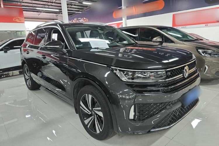 Used Volkswagen Tavendor 2024 380TSI All-Wheel-Drive R-Line Cruise Premium Edition Front Right 45 Deg