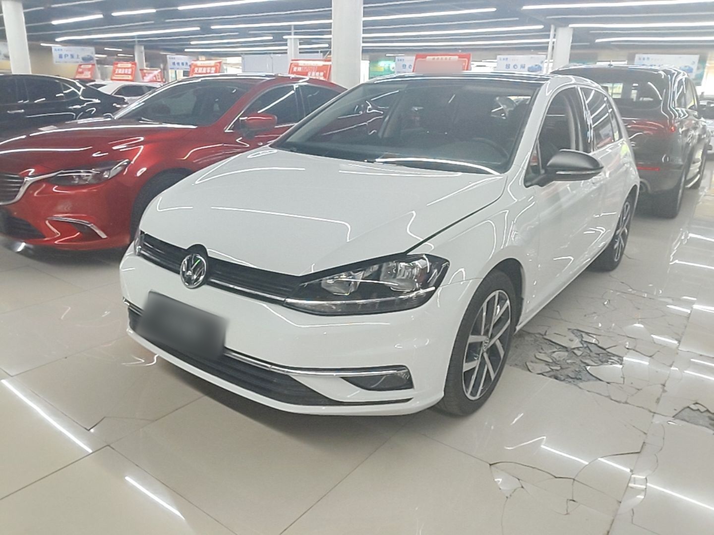 Под передней частью автомобиля