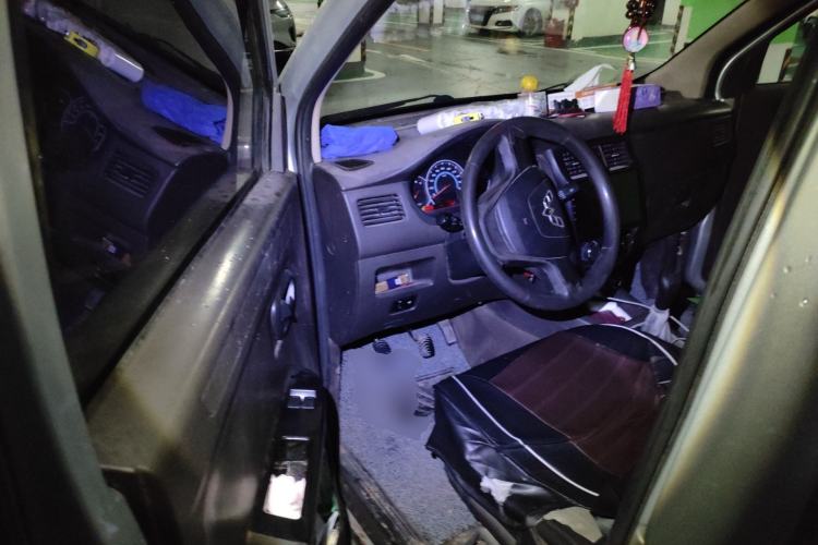 Used Wuling Rongguang V 2018 1.5L Standard Version
