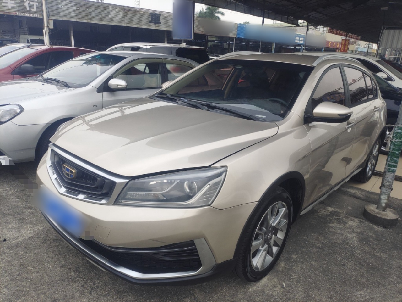 تحت مقدمة السيارة