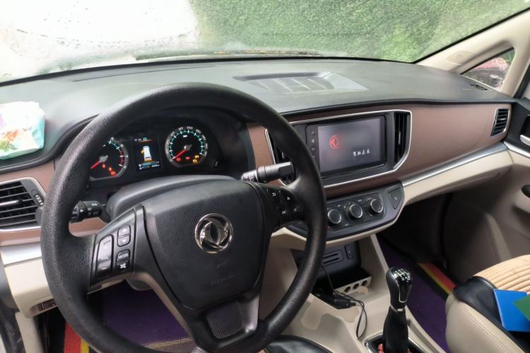 Used FORTHING Lingzhi 2019 M5L 1.6L 7-Seater Standard Model China VI Center Console