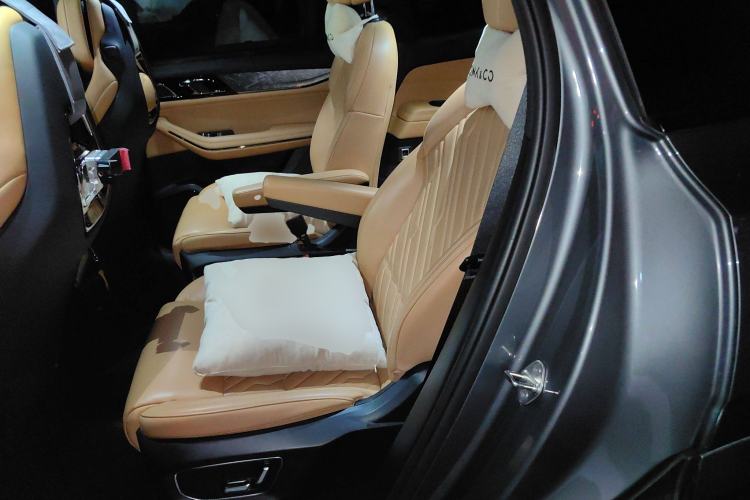 Used Lynk & Co 09 2021 2.0T Halo Six-Seater