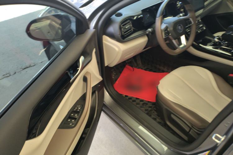 Used BYD Qin PLUS 2024 HONOR Edition DM-i 55KM Leading Model Driver Seat