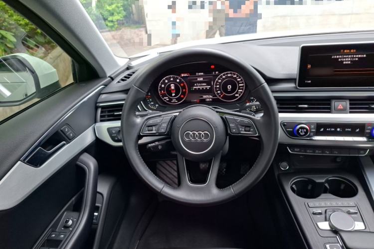 Used Audi A4L 2019 40 TFSI Fashion Edition China VI Emission Standard Steering Wheel