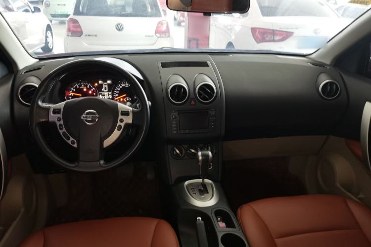 Used Nissan Qashqai 2012 2.0 XL Fire CVT 2WD Center Console