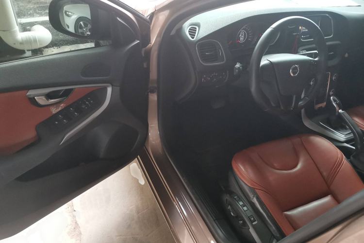 Used Volvo V40 2017 T3 Smart Edition
