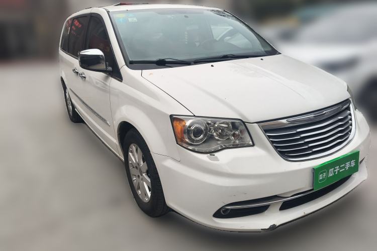 Used Chrysler Grand Voyager 2013 3.6L Luxury Edition Front Right 45 Deg