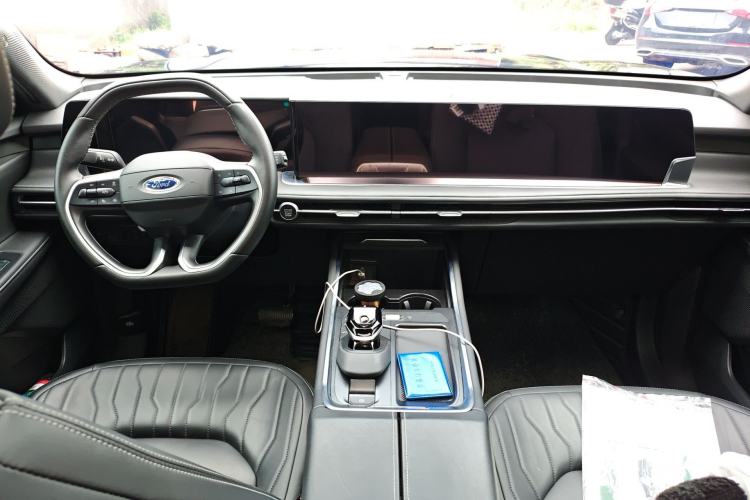 Used Ford Edge 2025 Escape L 2.0T EcoBoost Two-Wheel Drive 7-Seater Luxury Model Center Console