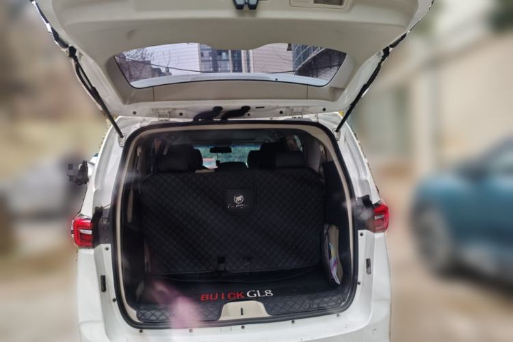 Used Buick GL8 2023 Land Executive Class Comfort Model