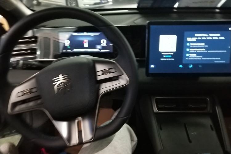 Used BYD Qin L 2024 DM-i 120KM Beyond Model Center Console