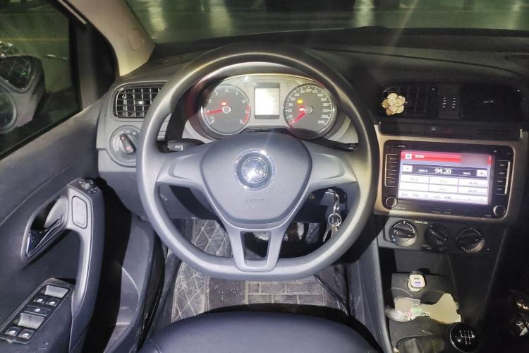 Used Volkswagen Polo 2016 1.4L Manual Fashion Model Steering Wheel