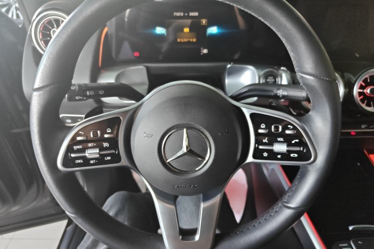 Used Mercedes-Benz GLB 2023 Refreshed GLB 200 Dynamic Edition Steering Wheel