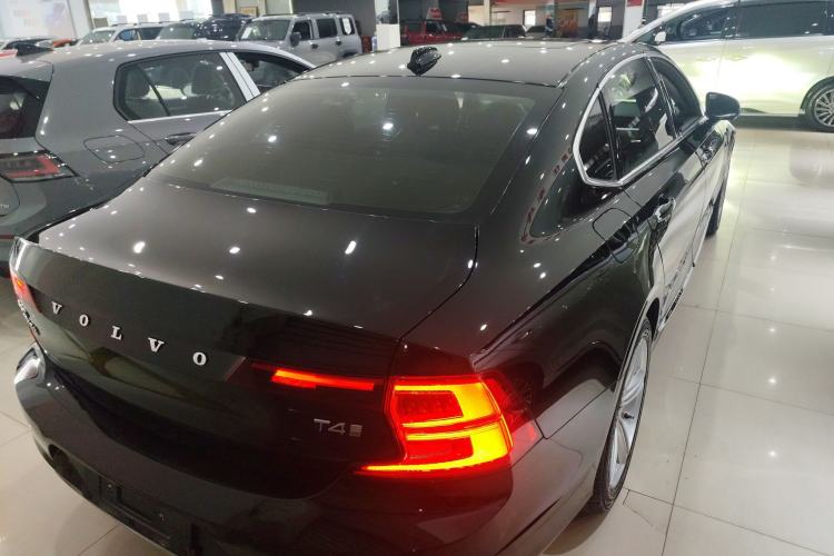 Used Volvo S90 2019 T4 Zhiyi Edition

