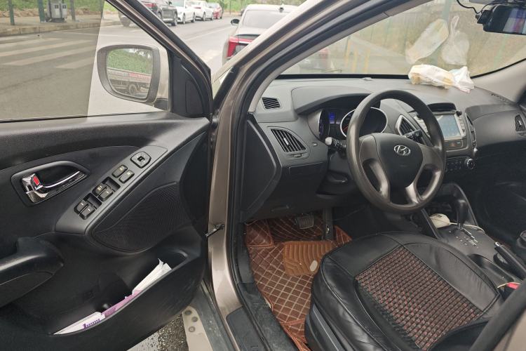 Used Hyundai ix35 2012 2.0L Automatic Two-Wheel Drive New Edition GL
