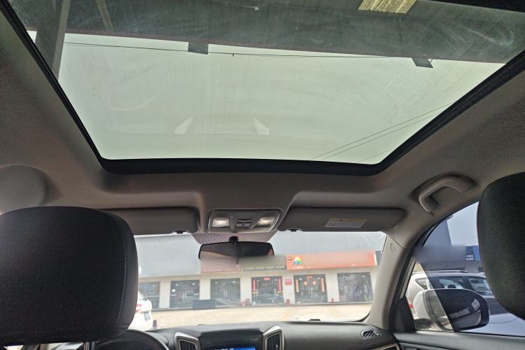 Used CHANGAN CS75 2017 Shangkui Edition 1.5T Automatic Fengxiang Model Headliner