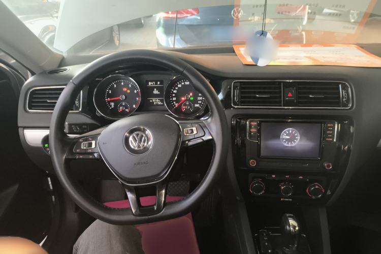 Used Volkswagen Sagitar 2017 230TSI Automatic Comfort Version
