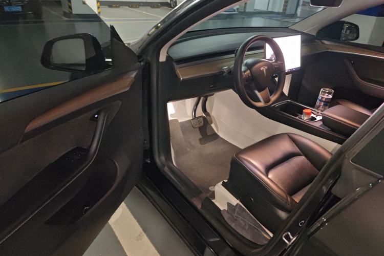 Used Tesla Model Y 2023 Long-Range All-Wheel-Drive Version
