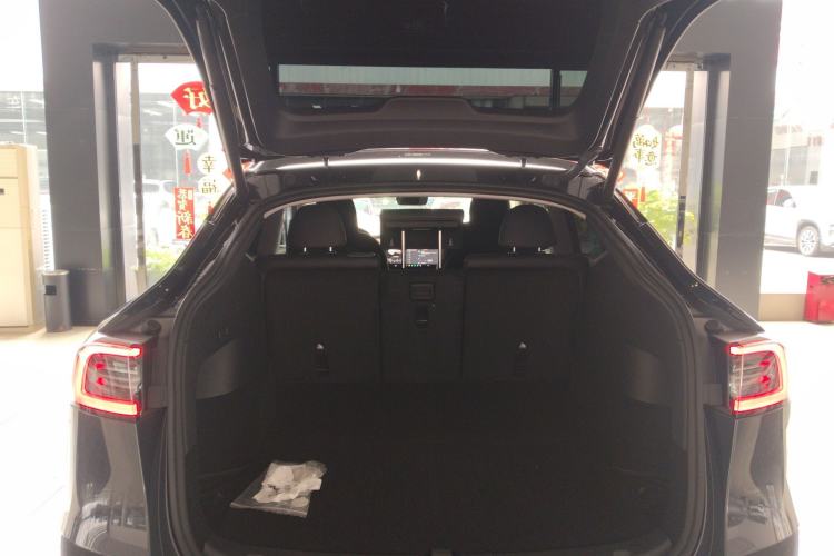 Used Tesla Model Y 2024 Long-Range All-Wheel-Drive Version
