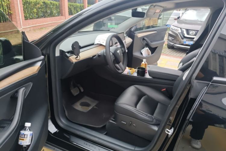 Used Tesla Model Y 2021 Long-Range All-Wheel-Drive Version Driver Seat