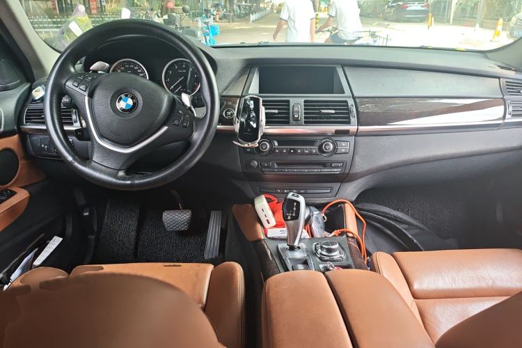 Used BMW X6 2009 xDrive35i Center Console