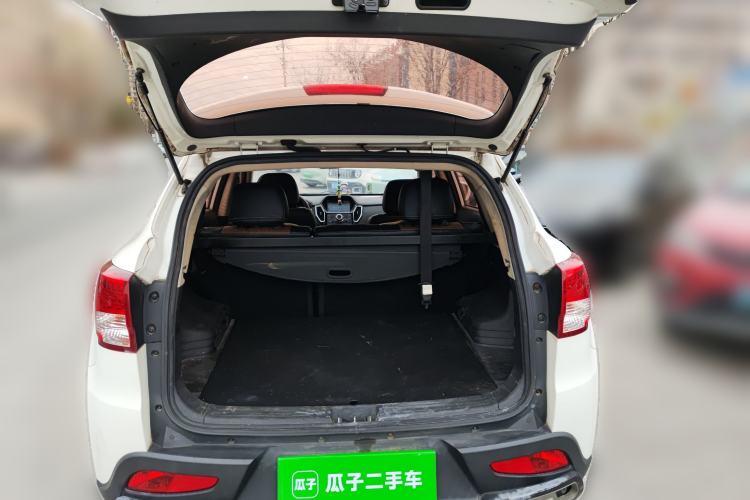 Used Huatai Santa Fe 2016 1.5T Gasoline Manual Two-Wheel Drive Smart Enjoyment i3 Model Trunk
