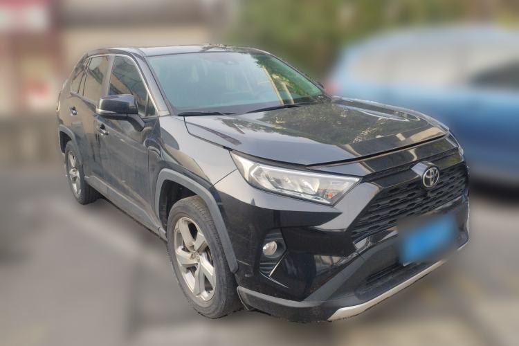 Used Toyota RAV4 2022 2.0L CVT Two-Wheel Drive Fashion Edition Front Right 45 Deg