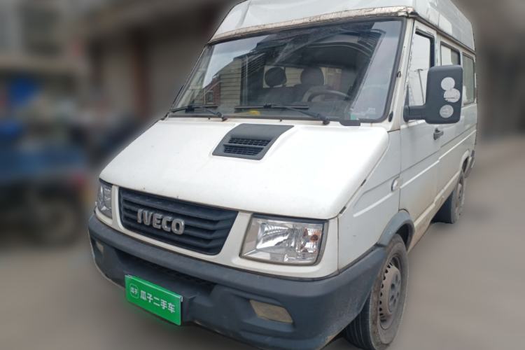 Used Iveco Daily 2017 2.5T A35 Passenger Van 5-7 Seats Model 47Z5