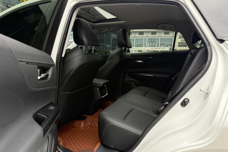 Used Toyota Venza 2022 2.0L CVT Two-Wheel Drive Prestige Edition Interior 3