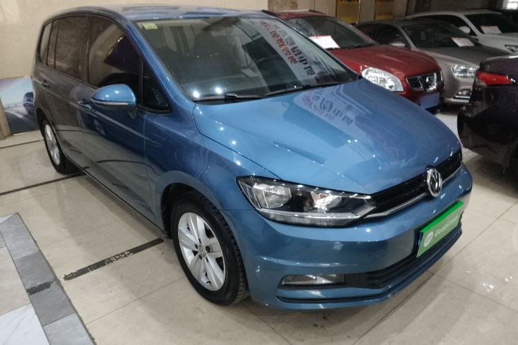 Used Volkswagen Touran 2016 Volkswagen Touran L 280TSI Manual Trend Edition Front Right 45 Deg