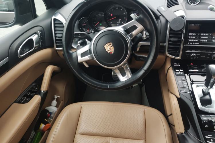 Used Porsche Cayenne 2014 Cayenne Platinum Edition 3.0T Steering Wheel