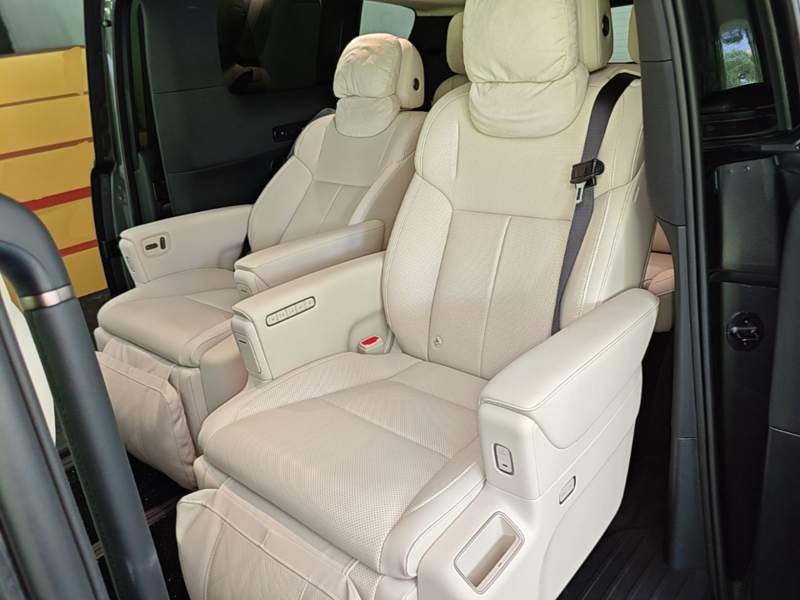 Used Li Auto MEGA 2025 Home Family Special Edition — 16