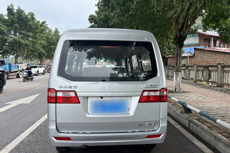 Used Jinbei Hiace X30 2023 1.5L Super-Comfortable Passenger Van 5/6/7-Seater Non-Air-Conditioned Version Model SWC15M
