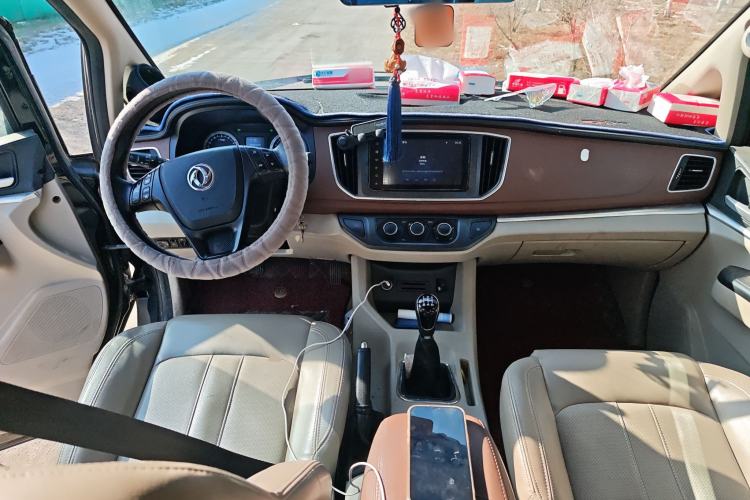 Used FORTHING Lingzhi 2019 M5L 1.6L 7-Seater Luxury Model China VI Standard Center Console