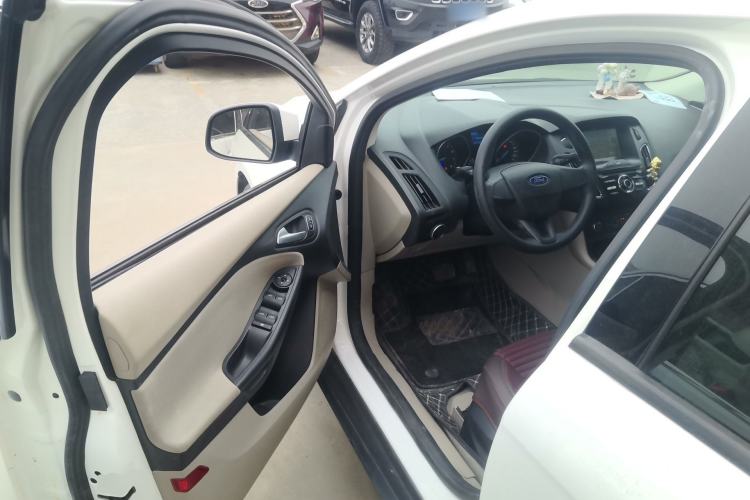 Used Ford Focus 2017 Sedan 1.6L Automatic Comfort Plus SmartDrive Edition Driver Seat