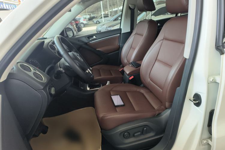 Used Volkswagen Tiguan 2015 2.0 TSI Automatic All-Wheel Drive Luxury Edition Left Front Seat