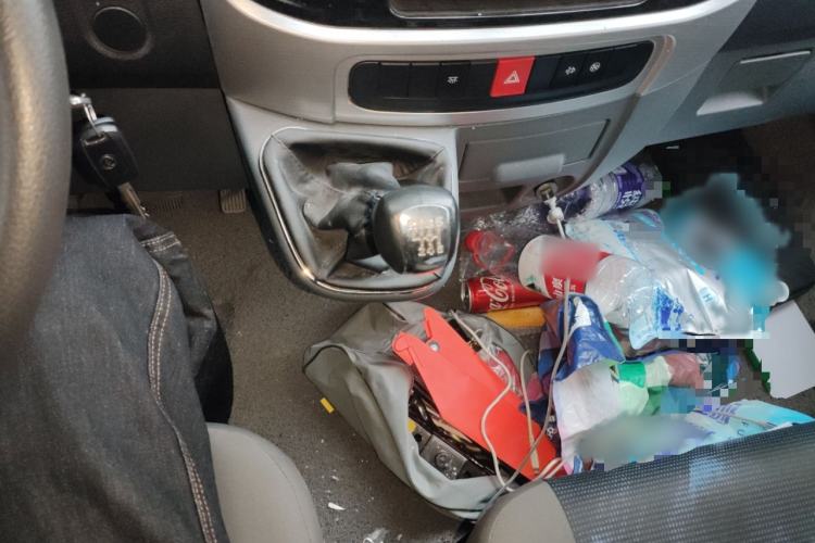 Used Dongfeng Yufeng 2021 2.3T Power King Front-Drive Van Long Wheelbase Mid-Roof 3-Seater China VI Standard M9T