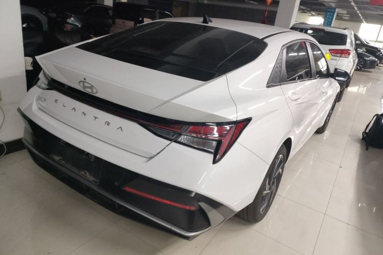 Used Hyundai Elantra 2023 1.5L CVT LUX Prestige Edition
