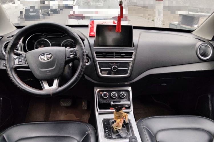 Used Bestune X40 2018 Internet Celebrity Edition 1.6L Automatic Luxury Version Center Console