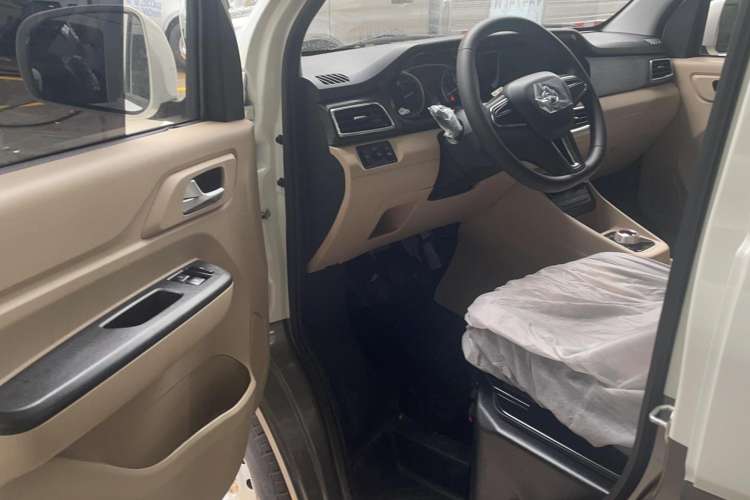 Used CHANGAN KUAYUE Xing V7 EV 2024 251 km Hatchback Luxury Version 7 Seats Interior 2