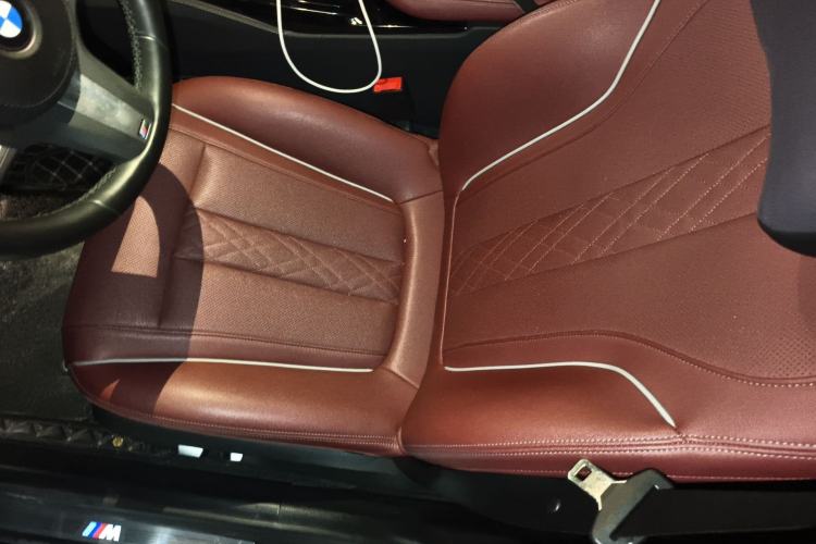 Used BMW 5 Series 2022 Restyled 530Li Leading Edition M Sport Package Left Front Seat