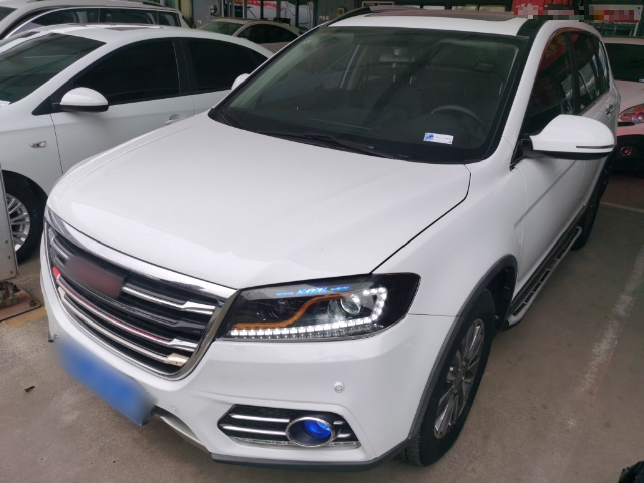 تحت مقدمة السيارة