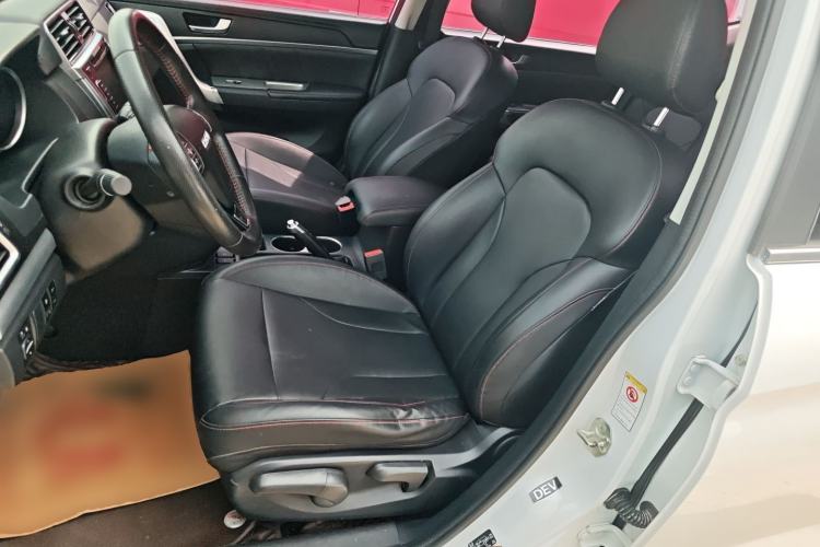 Used Haval M6 2018 Revised Version 1.5T DCT Two-Wheel Drive Elite Edition Left Front Seat